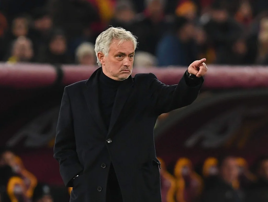 Mourinho sẽ ra đi hay ở lợi AS Romas sau khi kết thúc hợp đồng
